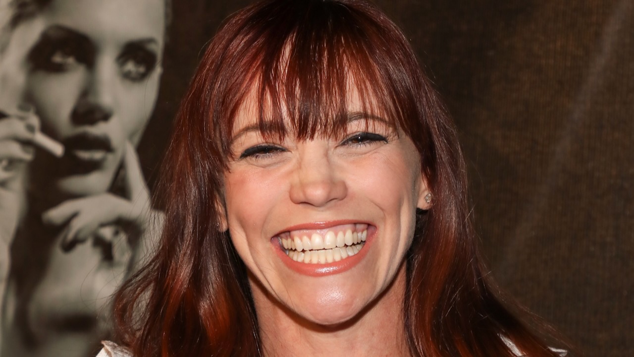 Un ancien membre des Pussycat Dolls accuse la raison pour laquelle elle n'est pas en tournée de soutenir MAGA