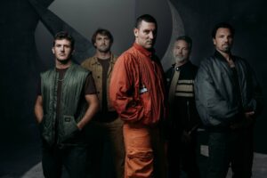 WINSTON MCCALL s'adresse à l'ancien membre du personnel de PARKWAY DRIVE arrêté pour infraction sexuelle impliquant un mineur