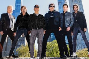Neal Schon de Journey dit qu'il n'a pas forcé Arnel Pineda à faire une tournée
