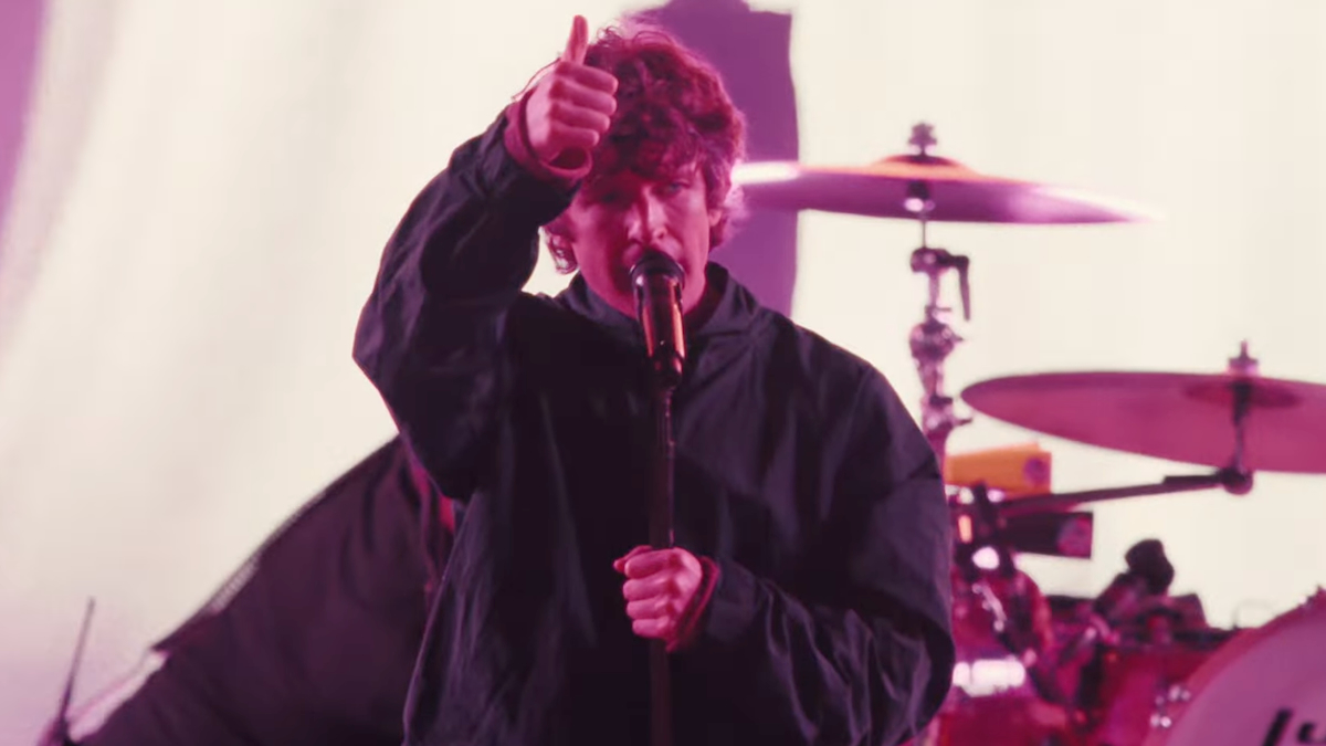 Un tourniquet fait ressortir l'orange sanguine à Coachella 2026