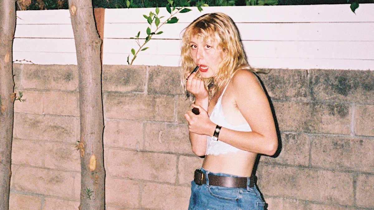 Phoebe Lunny des Lambrini Girls a été arrêtée après un avertissement concernant un musicien « vraiment douteux »