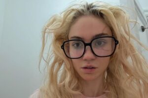 Grimes annonce PsyOpera et qualifie l'IA de « plus grande que Jésus »