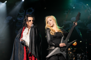 Alice Cooper recrute la nouvelle guitariste Anna Cara pour les dates de sa tournée 2026