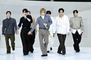 BTS reste n°1 dans les charts – et contrecarre Ye dans le processus : NPR