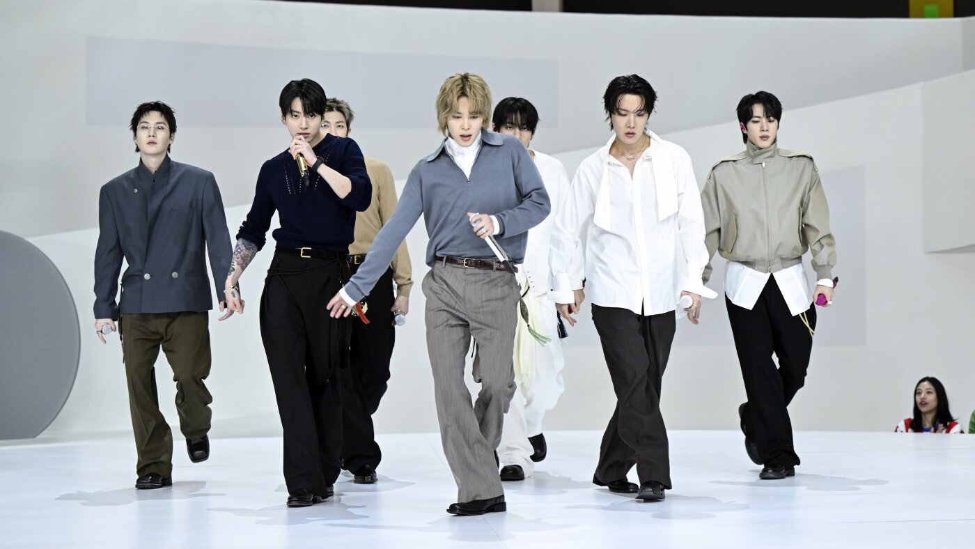 BTS reste n°1 dans les charts – et contrecarre Ye dans le processus : NPR