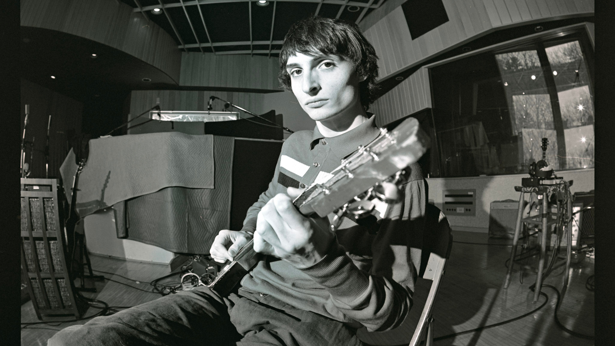Finn Wolfhard annonce le nouvel album Fire From The Hip et partage le premier single "I'll Let You Finish"