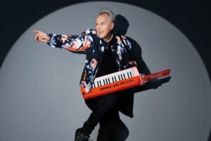 Howard Jones annonce une tournée avec Wang Chung, The English Beat et Modern English
