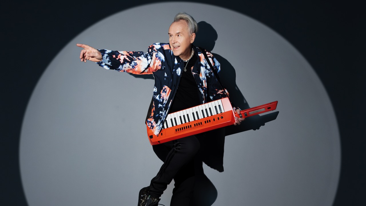 Howard Jones annonce une tournée avec Wang Chung, The English Beat et Modern English