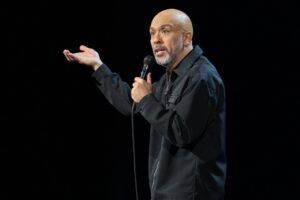 Jo Koy annonce les dates de la tournée « Koy Meets World Tour » de l'automne 2026