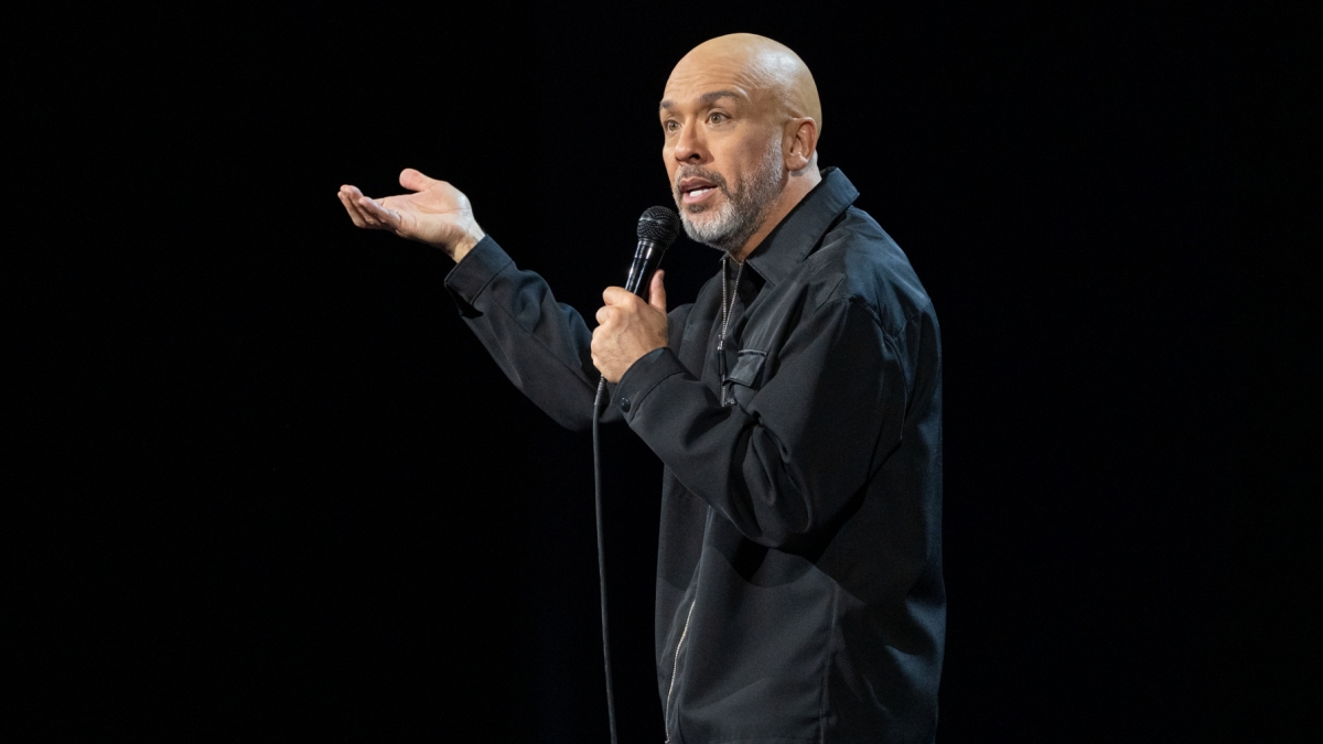 Jo Koy annonce les dates de la tournée "Koy Meets World Tour" de l'automne 2026