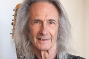Lenny Kaye annonce son premier album solo Goin' Local et partage la chanson titre : Stream
