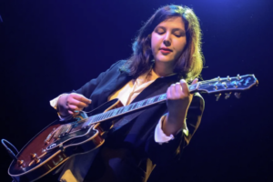 Lucy Dacus partage un nouveau single réfléchi « Planting Tomatoes »