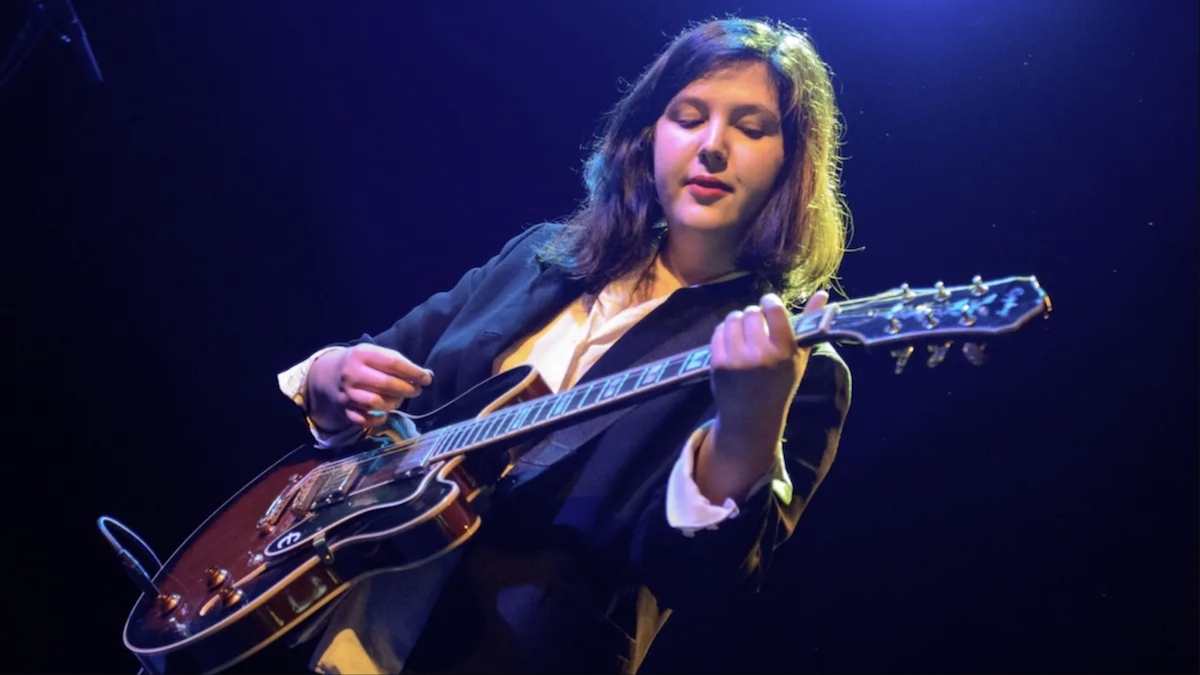 Lucy Dacus partage un nouveau single réfléchi « Planting Tomatoes »