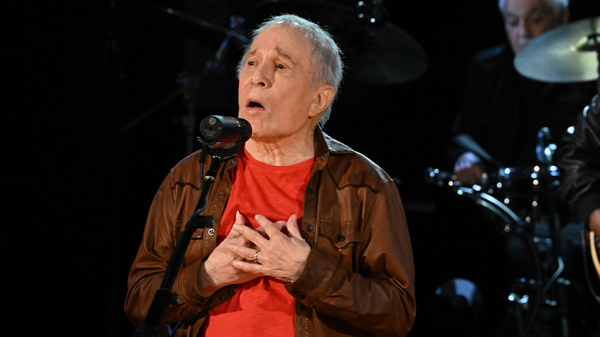 Paul Simon interprète « Something So Right » sur Colbert : regardez