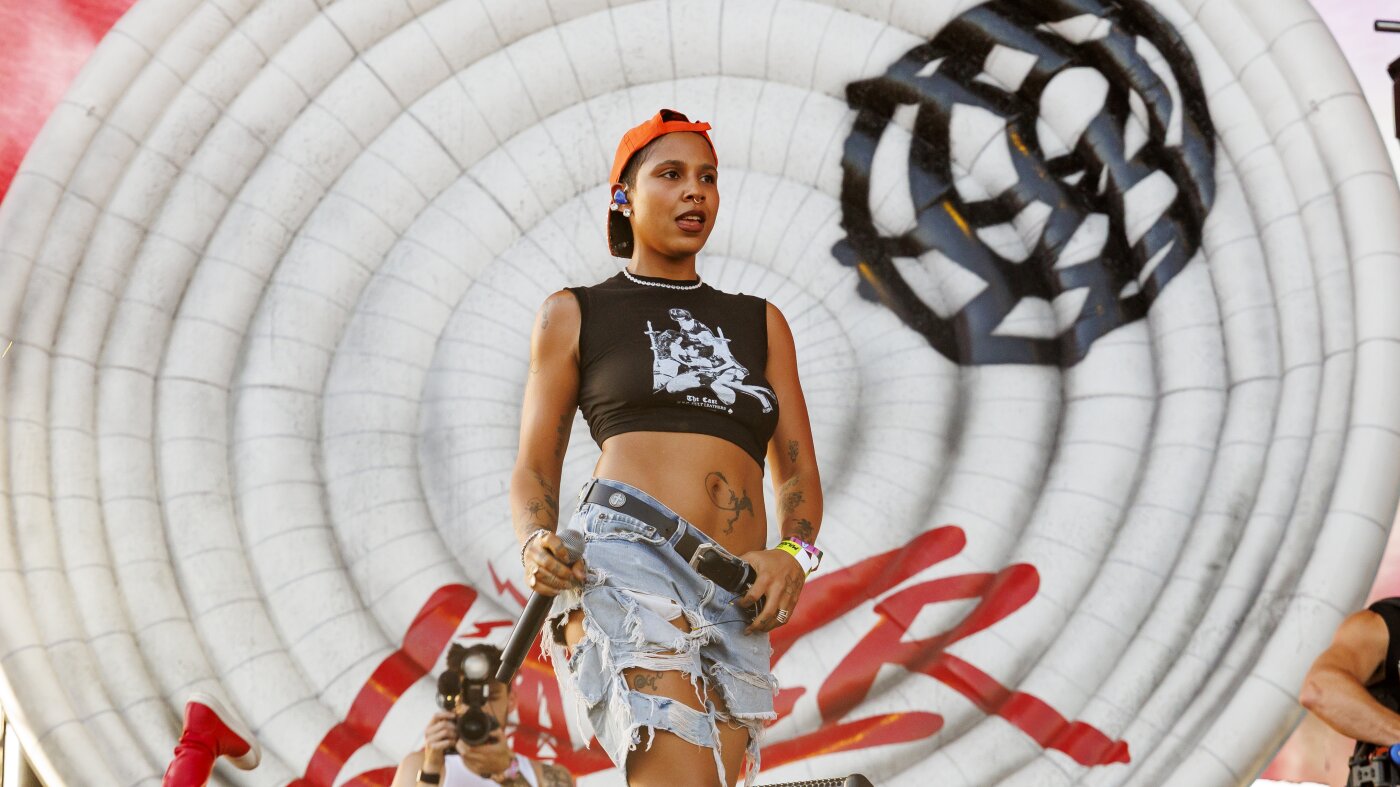 Sur sa chanson 'HEROINA', la chanteuse rebelle Tokischa embrasse la vulnérabilité : NPR