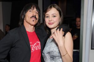 Un chroniqueur sexuel écrit sur sa relation avec Anthony Kiedis, « beaucoup plus âgé »
