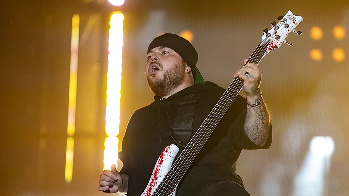 Ra Diaz de Korn retrouve 15 guitares basses volées grâce aux efforts de la communauté