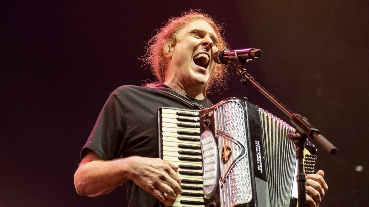 La comédie musicale étrange d'Al Yankovic ose être stupide dans le développement