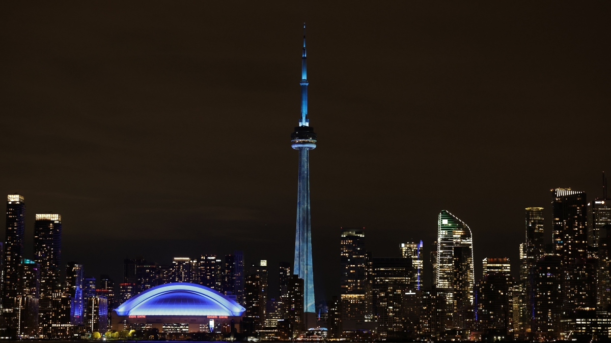 Comment Drake a illuminé la Tour CN pour la sortie de la trilogie de l'album Iceman