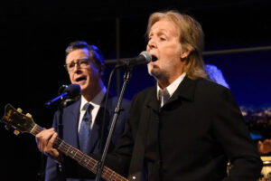 Paul McCartney et Stephen Colbert clôturent le Late Show avec « Hello, Goodbye »