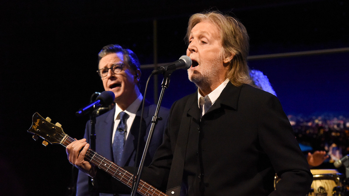 Paul McCartney et Stephen Colbert clôturent le Late Show avec "Hello, Goodbye"