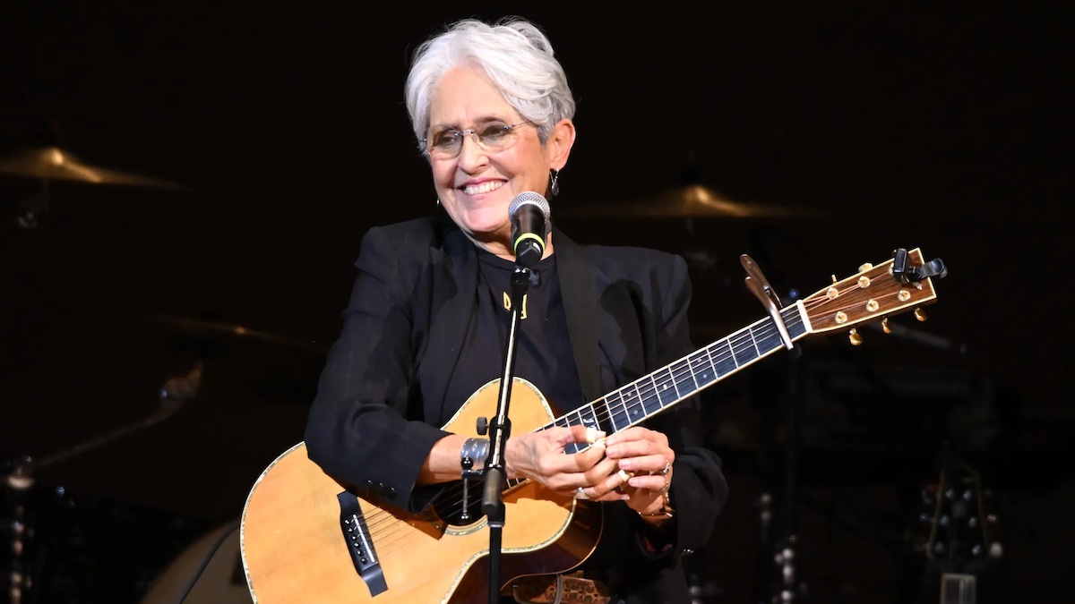 Joan Baez dénonce les pop stars qui évitent l'activisme : "Faites ce petit pas"