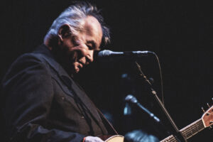 John Prine sortira un enregistrement complet de son concert, en direct à la Old Town School of Folk