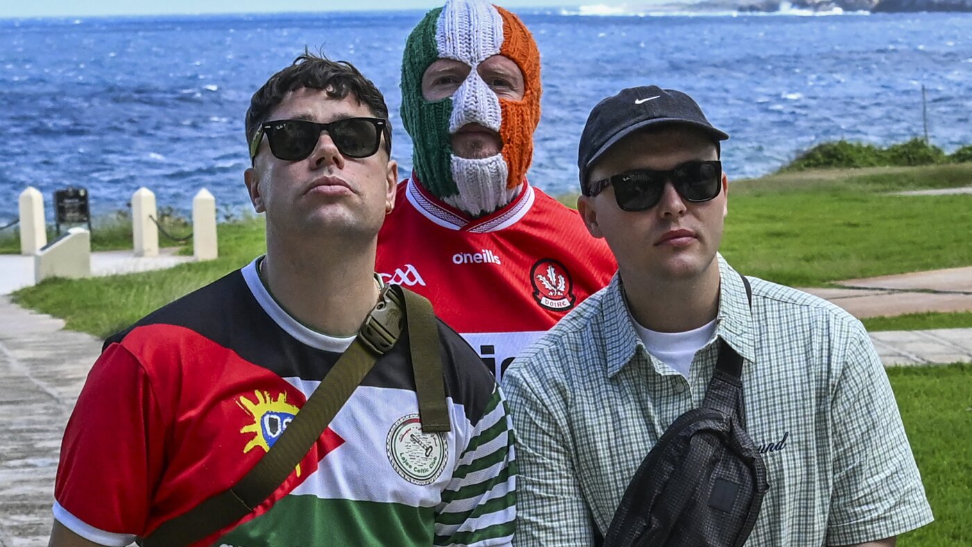Kneecap sur leur nouvel album 'Fenian' et leur carrière hip-hop : NPR