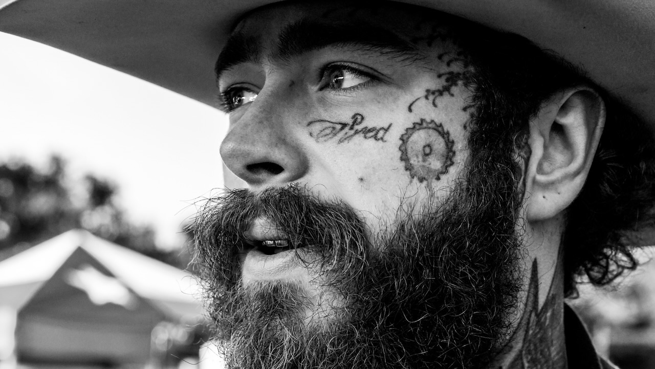 Post Malone reporte le début de sa tournée avec Jelly Roll et annule plusieurs dates