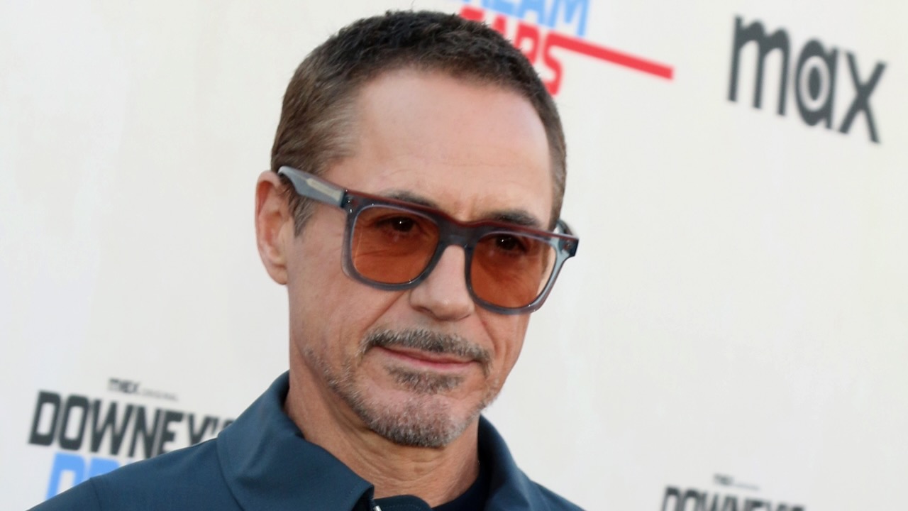 Robert Downey Jr. qualifie les influenceurs des médias sociaux de « colporteurs »