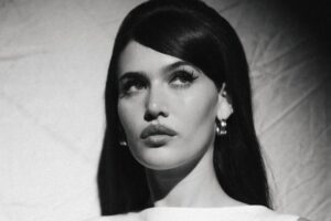 Sienna Spiro annonce un nouveau visiteur pour son album