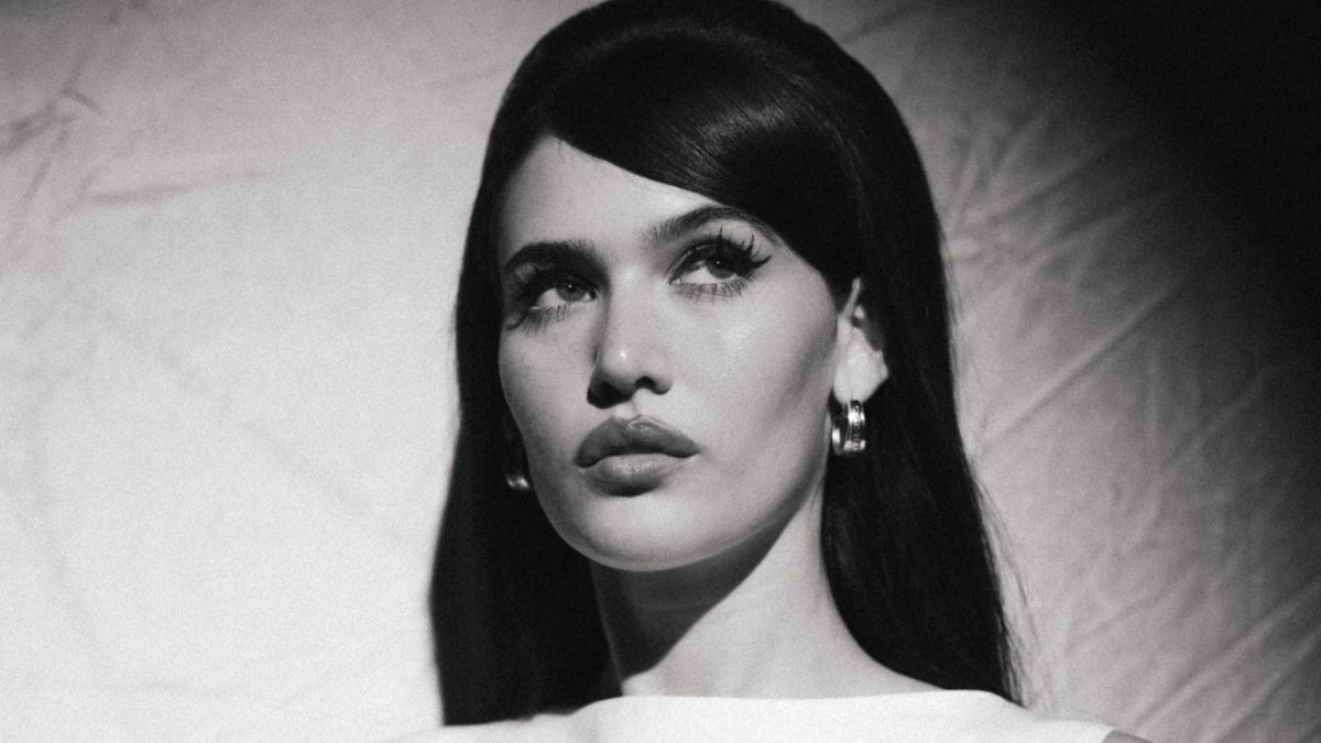 Sienna Spiro annonce un nouveau visiteur pour son album