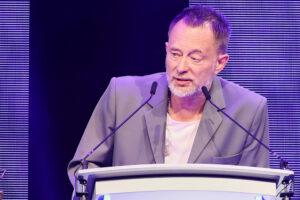 Thom Yorke dit aux dirigeants de la musique de « retirer votre doigt » et d'investir dans de nouveaux artistes