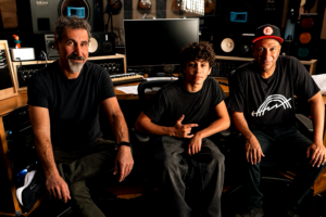 Tom Morello dévoile une nouvelle chanson « Adjourn It » avec Serj Tankian et Roman Morello