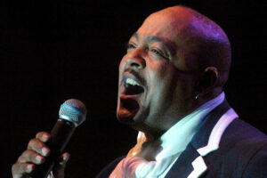 Le chanteur de Disney Peabo Bryson est mort à 75 ans
