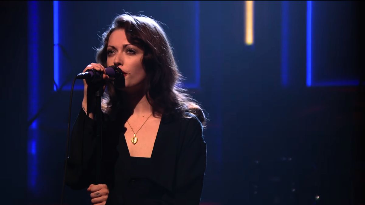 Violet Grohl annonce une tournée et apporte "Bug in the Cake" à Fallon : regardez