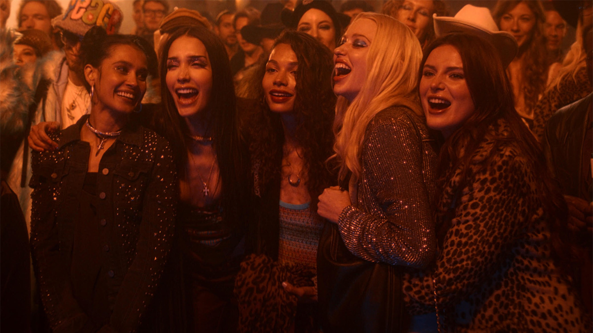 Bella Thorne, Chloe Cherry et Izabel Pakzad parlent de Find Your Friends de Shudder : podcast