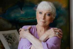 Judy Collins annonce la tournée d'adieu « Sweet Judy Blue Eyes »