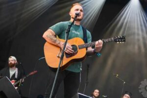 Zach Bryan partage une nouvelle chanson « Breakfast In Bed » : écoutez