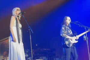 Aimee Mann a presque disparu en jouant avec RUSH aux spectacles de la Réunion