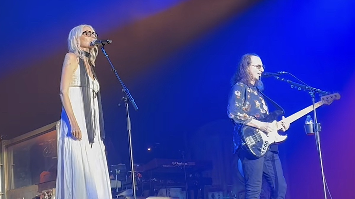 Aimee Mann a presque disparu en jouant avec RUSH aux spectacles de la Réunion