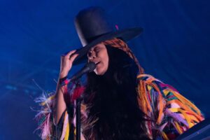 Erykah Badu annonce les dates de sa tournée 2026 avec The Alchemist, De La Soul