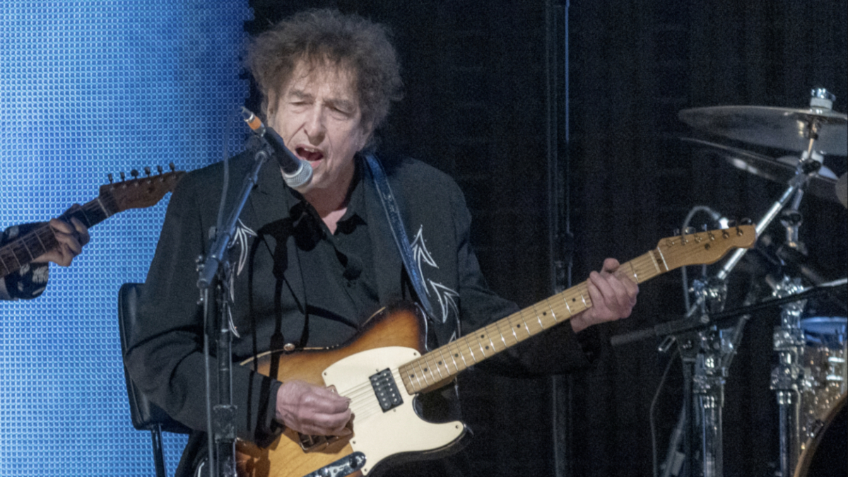 Le groupe live de Bob Dylan bouleverse les guitaristes à mi-tournée