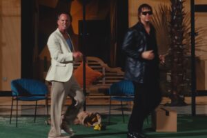 Walton Goggins joue dans le clip vidéo « Going Shopping » des Strokes