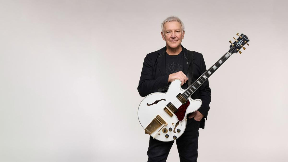 Alex Lifeson et Epiphone de RUSH dévoilent la réédition de l'ES-355 de 1976