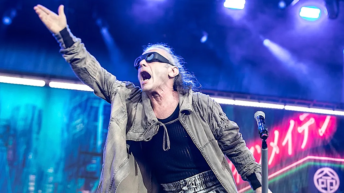 Bruce Dickinson d'Iron Maiden fustige les chanteurs qui continuent de se produire lorsque leurs "voix sont abattues"