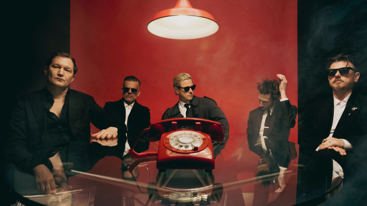Interpol annonce un nouvel album, This Mirror Weighs a Ton, et partage deux chansons