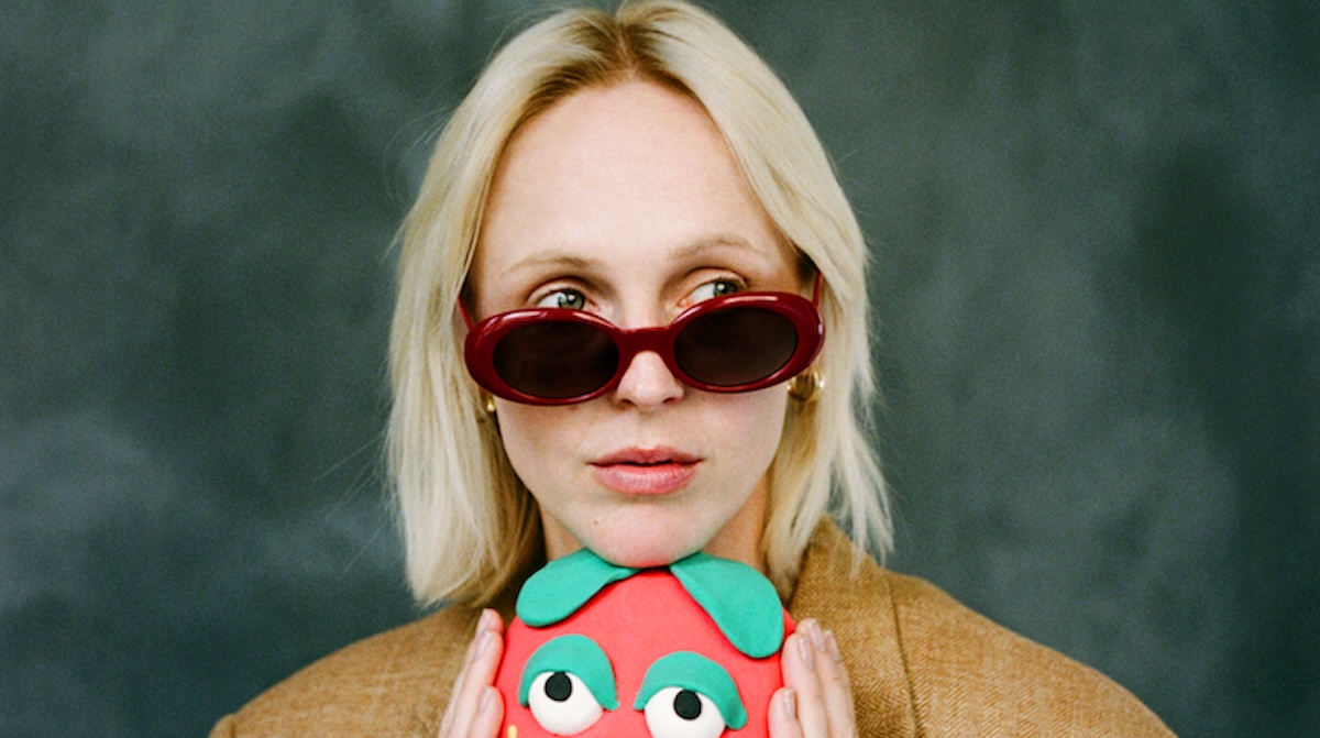 Laura Marling Surprise sort l’album de reprises de Raffi : Stream