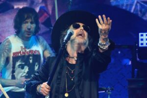 Les Black Crowes hués après avoir apparemment ridiculisé le chant « USA » de leurs fans