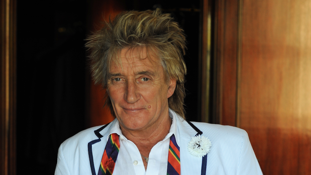 Les fans sont irrités après que Rod Stewart ait annulé son spectacle et ait ensuite assisté à un match de Coupe du monde